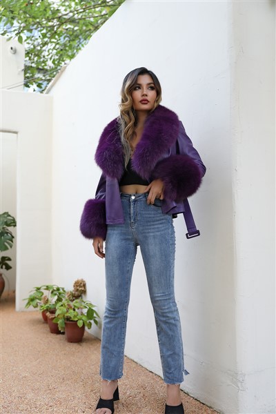 Oq mo'ynali qora teri palto